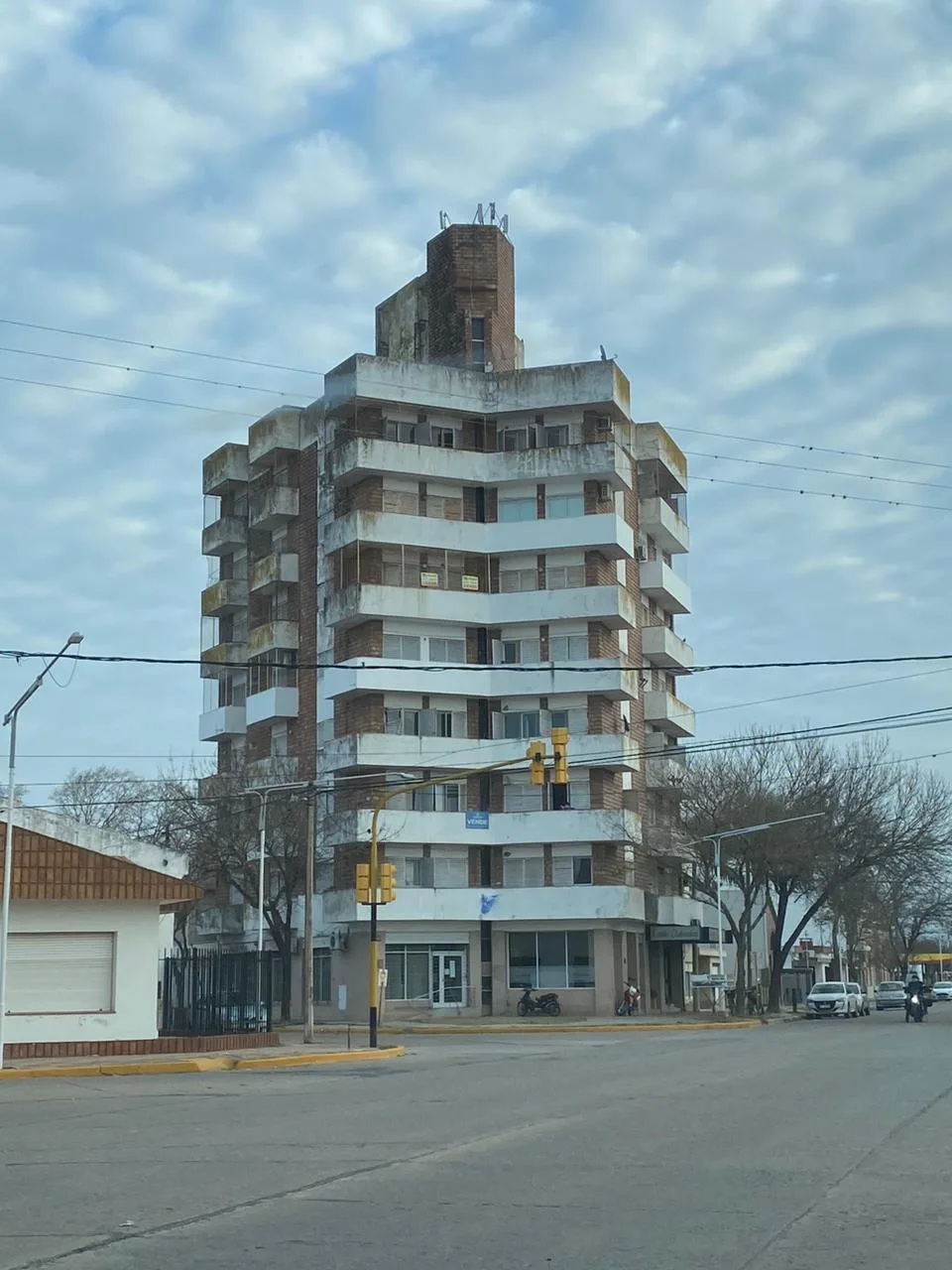 Se vende amplio departamento en pleno centro de Totoras. en Totoras