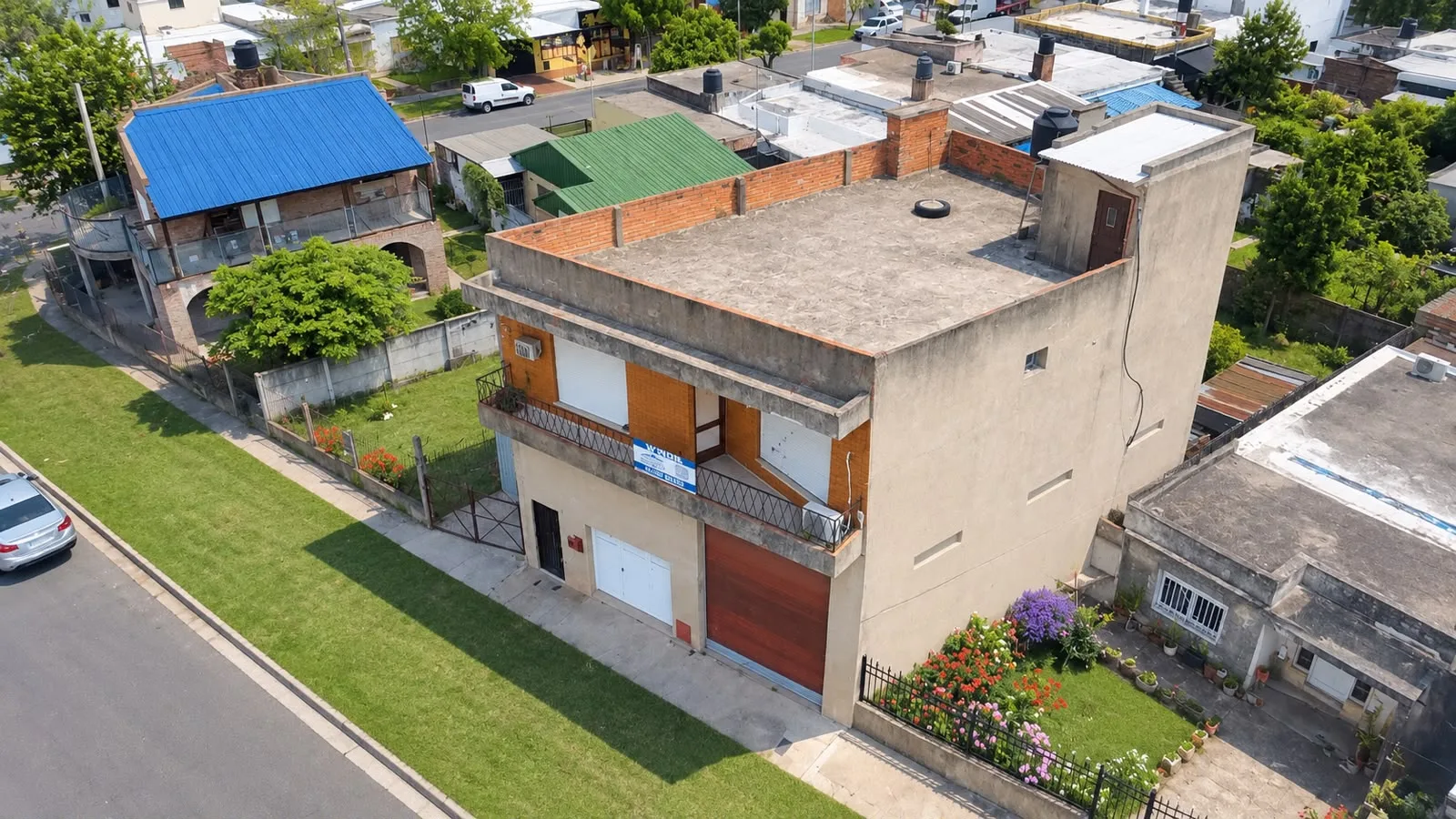Se vende casa de 3 Dormitorios y Salón multipropósito en San Lorenzo.