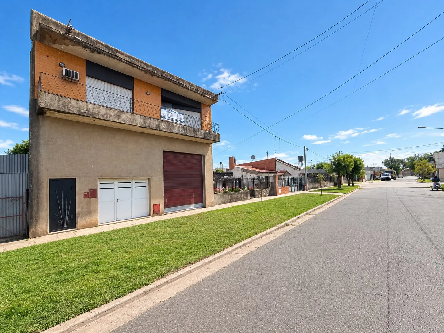 Foto 2 de Se vende casa de 3 Dormitorios y Salón multipropósito en San Lorenzo.