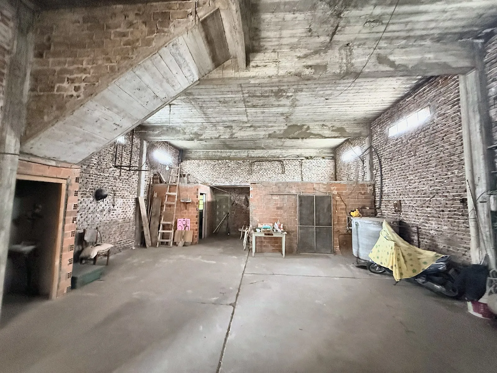 Foto 4 de Se vende casa de 3 Dormitorios y Salón multipropósito en San Lorenzo.